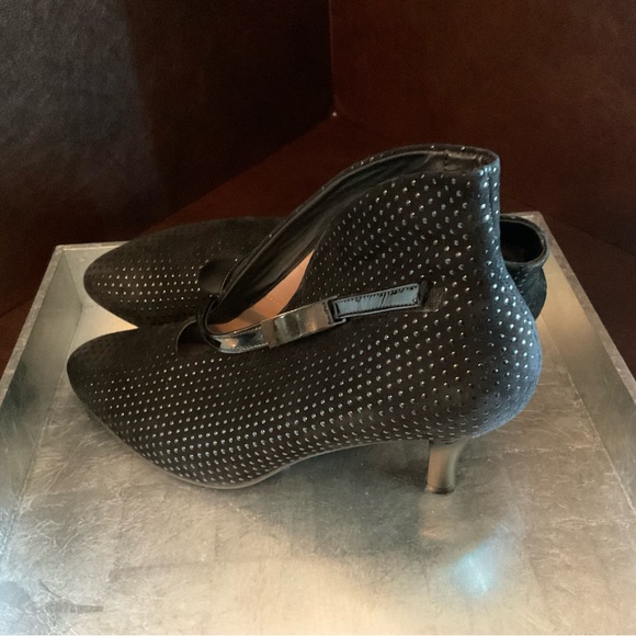 Beautiful boots - Picture 3 of 3